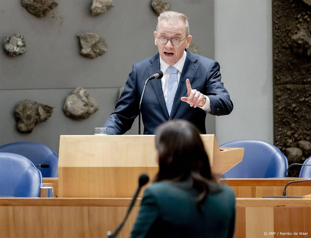 Geen geld voor imamopleiding, maar Bruins houdt deur op een kier