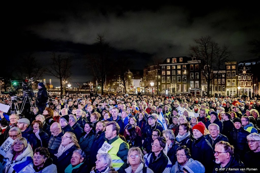 Enkele pro-Palestijnse betogers weggestuurd bij protest Stopera