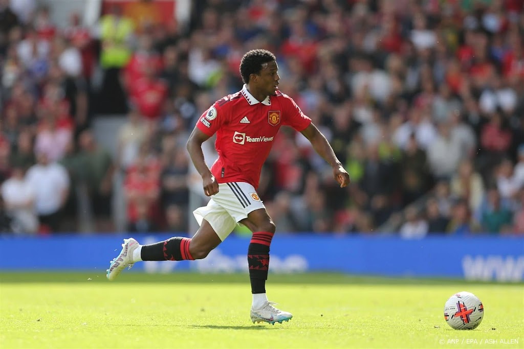 Malacia maakt na anderhalf jaar rentree bij Manchester United 