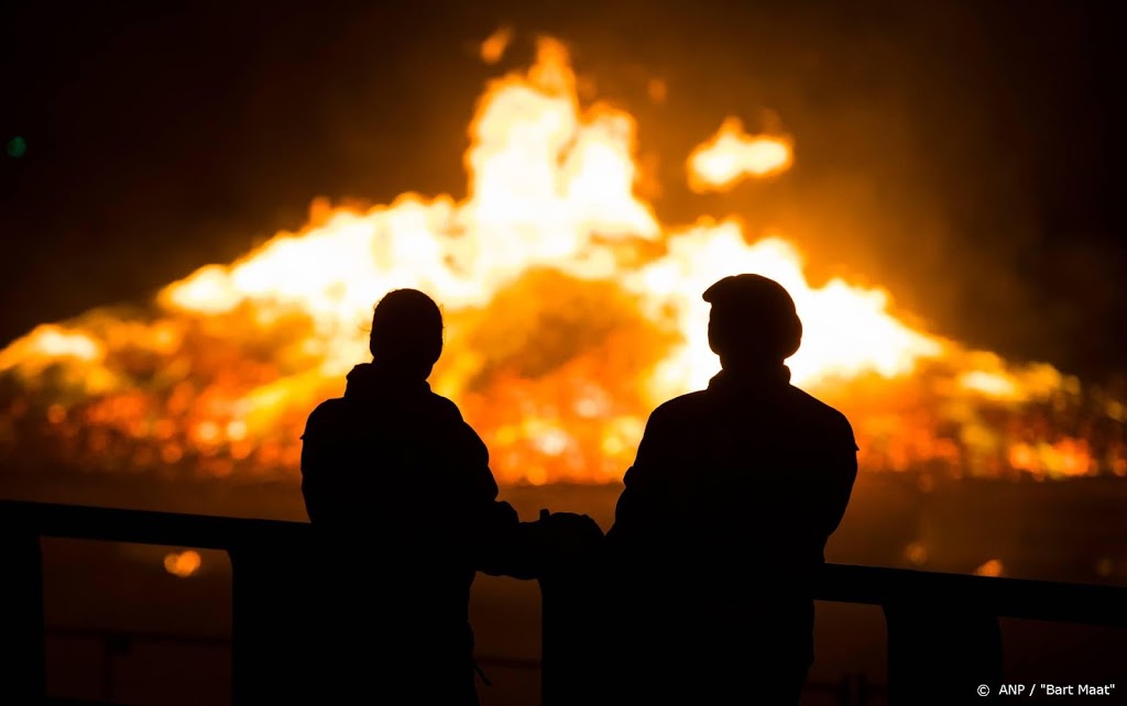 Fakkeloptocht naar strand Scheveningen