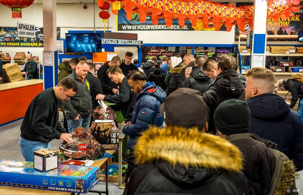 'Eerste verkoopdag vuurwerk trekt veel mensen'