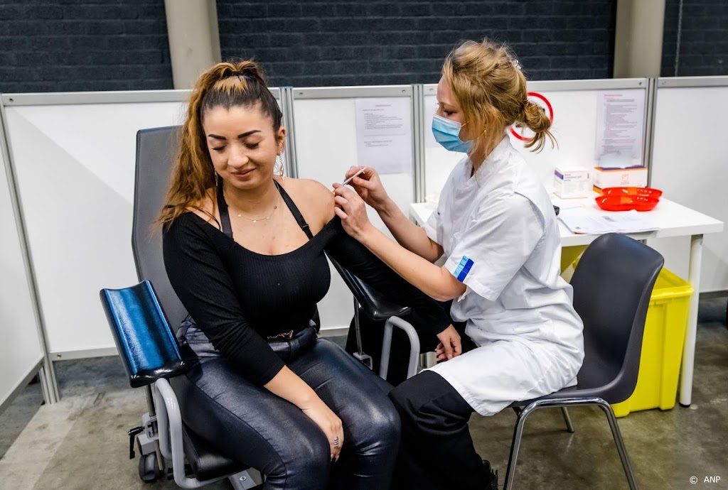 Eerste dertigers mogen afspraak maken voor boosterprik