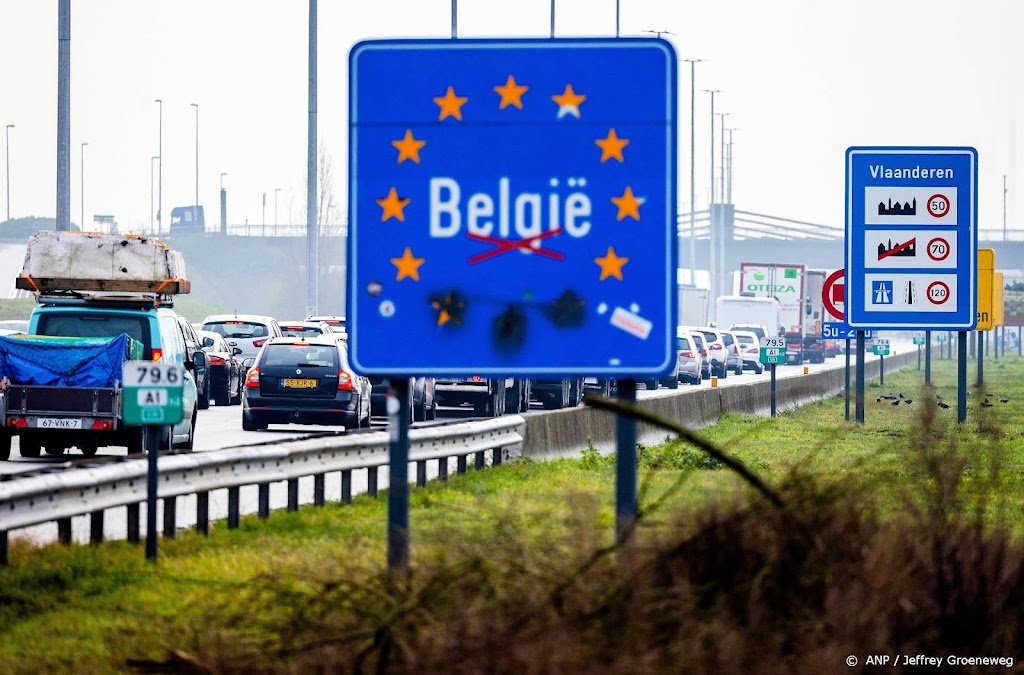 Straten in centrum Antwerpen 'verzadigd' met Nederlandse auto's