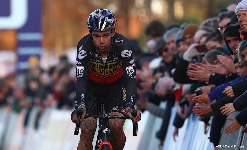 Veldrijder Van Aert schudt Pidcock en Van der Poel van zich af