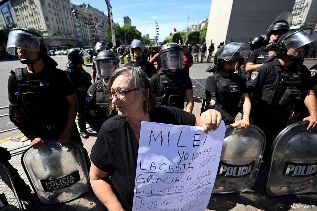 Argentijnen protesteren tegen economische hervormingen Milei