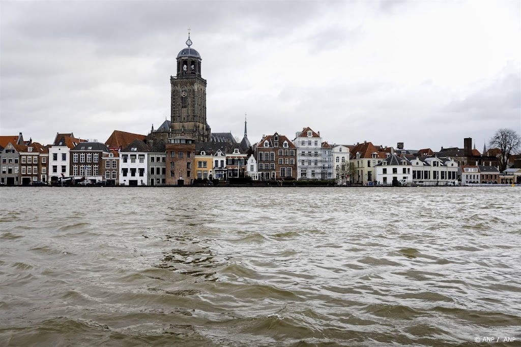 Water in IJssel bij Deventer zakt weer, kritiek punt niet bereikt