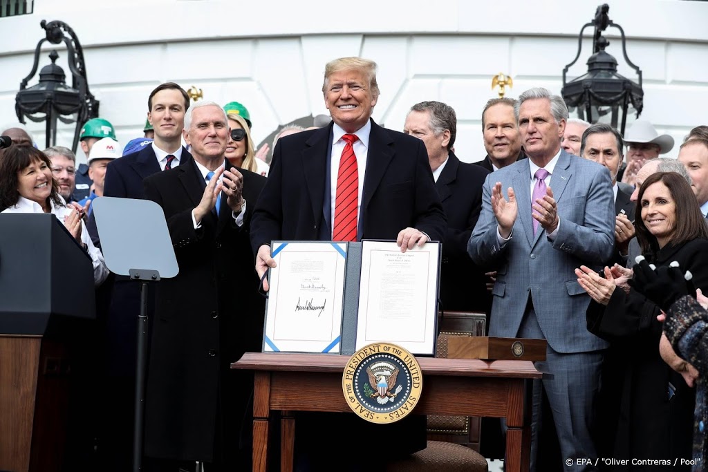 Trump zet handtekening onder nieuwe handelsdeal USMCA