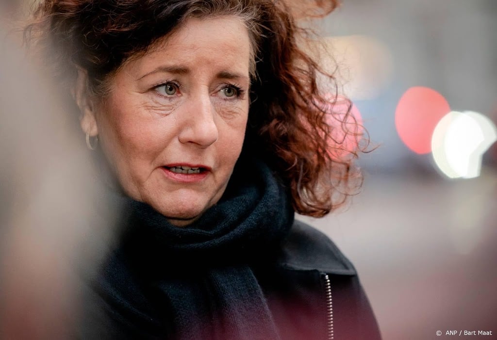 Van Engelshoven: teleurgesteld over aantal vrouwen in topposities