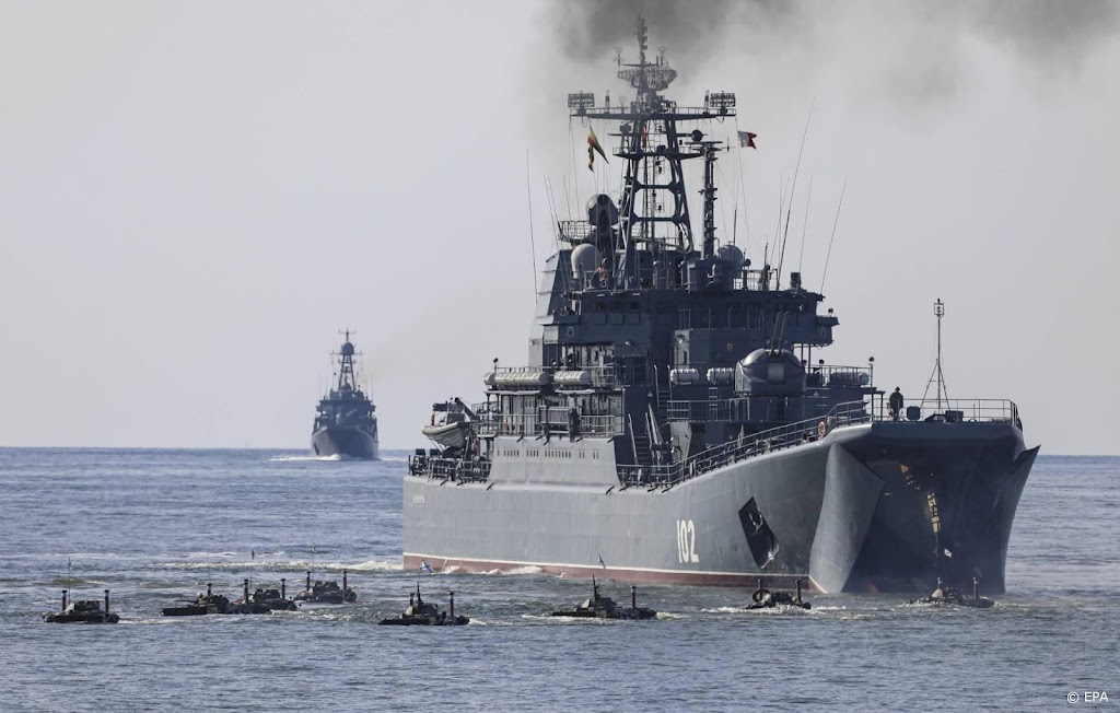 Russische marine houdt oefening verder van Ierse kust