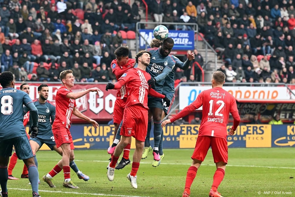 Koploper Feyenoord loopt niet verder uit na gelijkspel bij Twente
