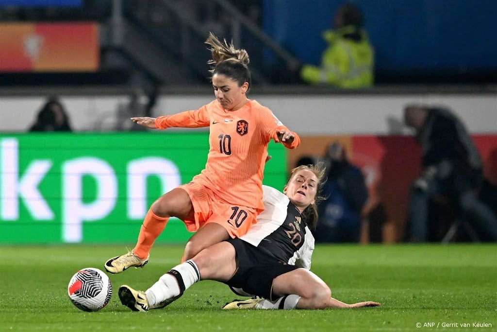 Voetbalster Van de Donk (32) wil EK nog spelen, maar stopt voor WK