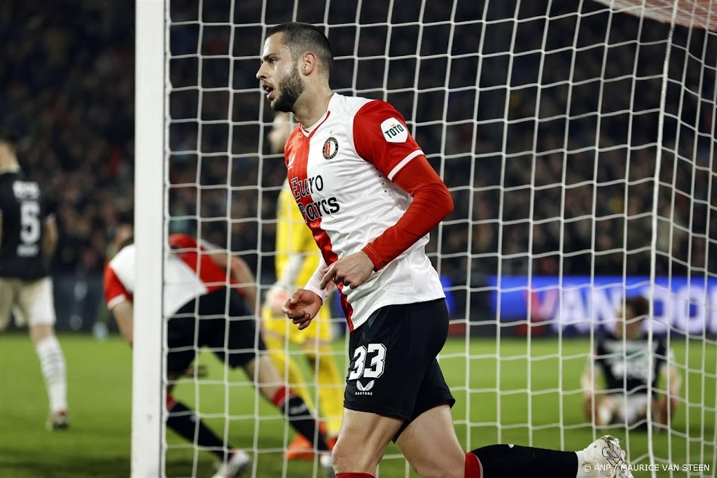 Hancko helpt Feyenoord met treffer naar bekerfinale 