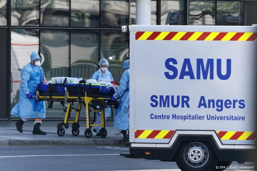 Frankrijk evacueert tientallen patiënten uit volle ziekenhuizen