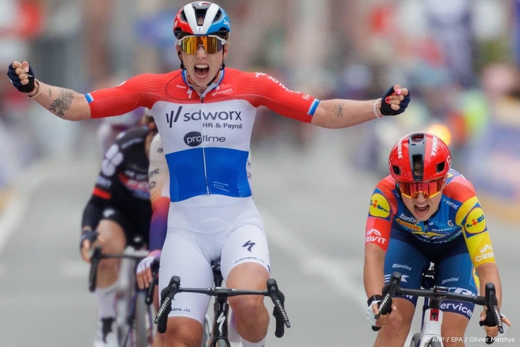 Wiebes sprint naar unieke derde zege op rij in Wevelgem