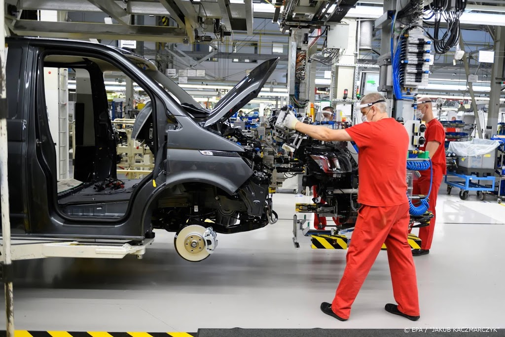 Volkswagen verkoopt bijna kwart minder auto's