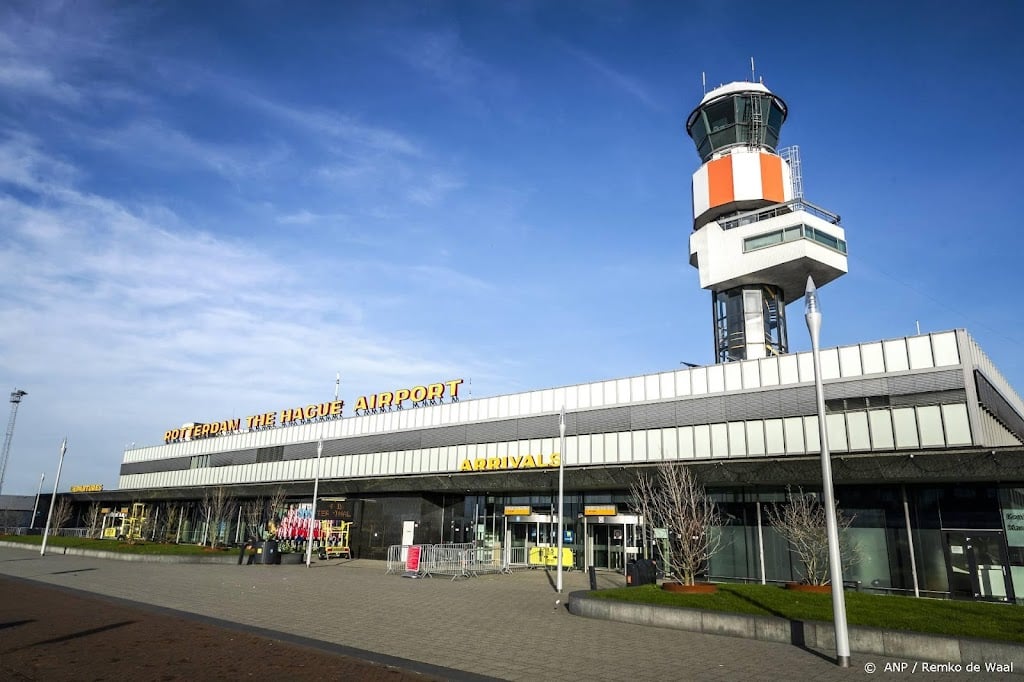 Corendon wijkt vanwege drukte Schiphol uit naar Rotterdam