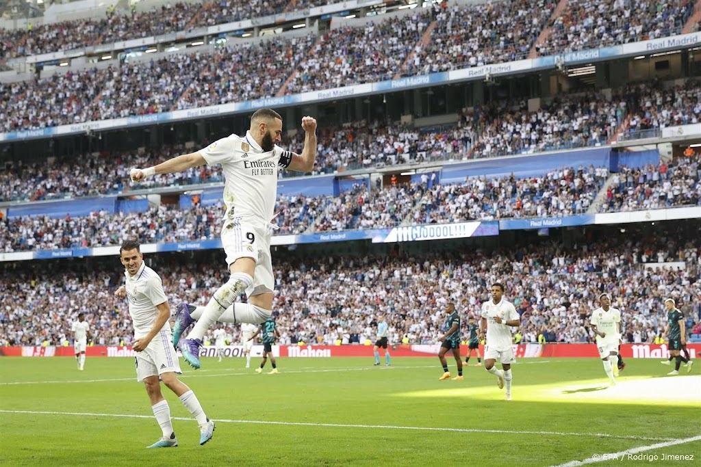 Benzema leidt Real Madrid met hattrick langs Almería