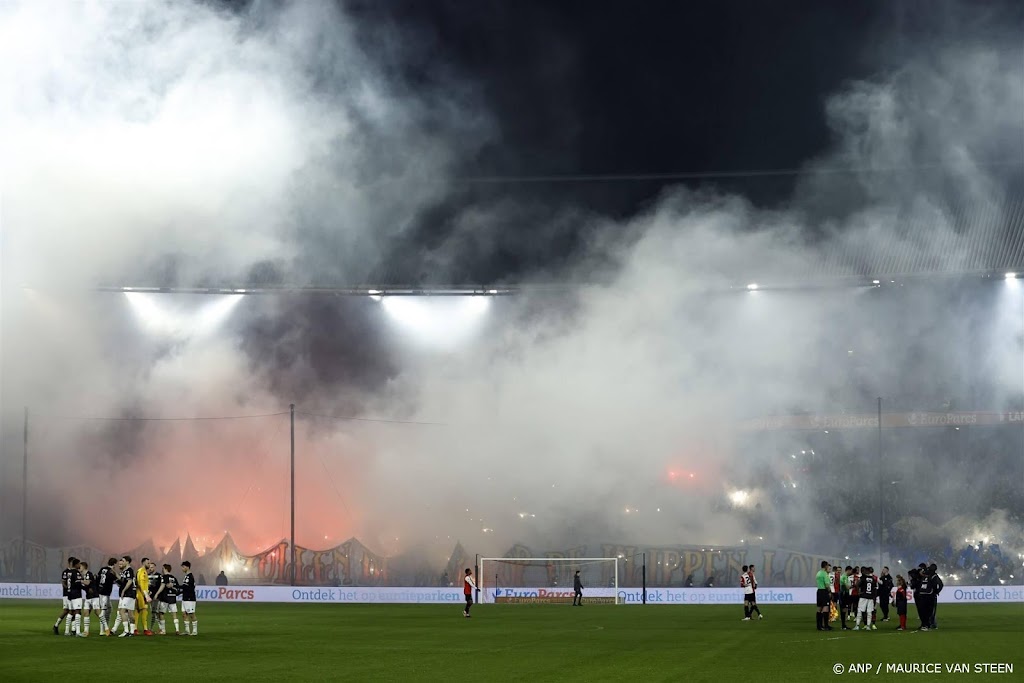 Feyenoord moet vier vakken leeg houden tegen Excelsior om vuurwerk