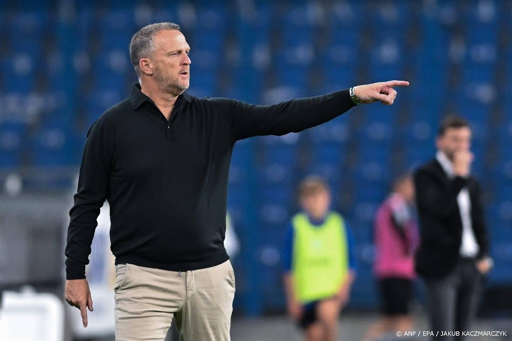 Vitesse sluit mondeling akkoord met nieuwe trainer Van den Brom