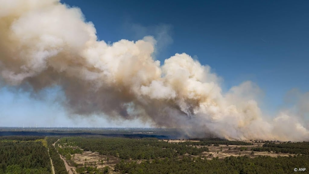 Rookpluim natuurbrand Veluwe bereikt Engeland