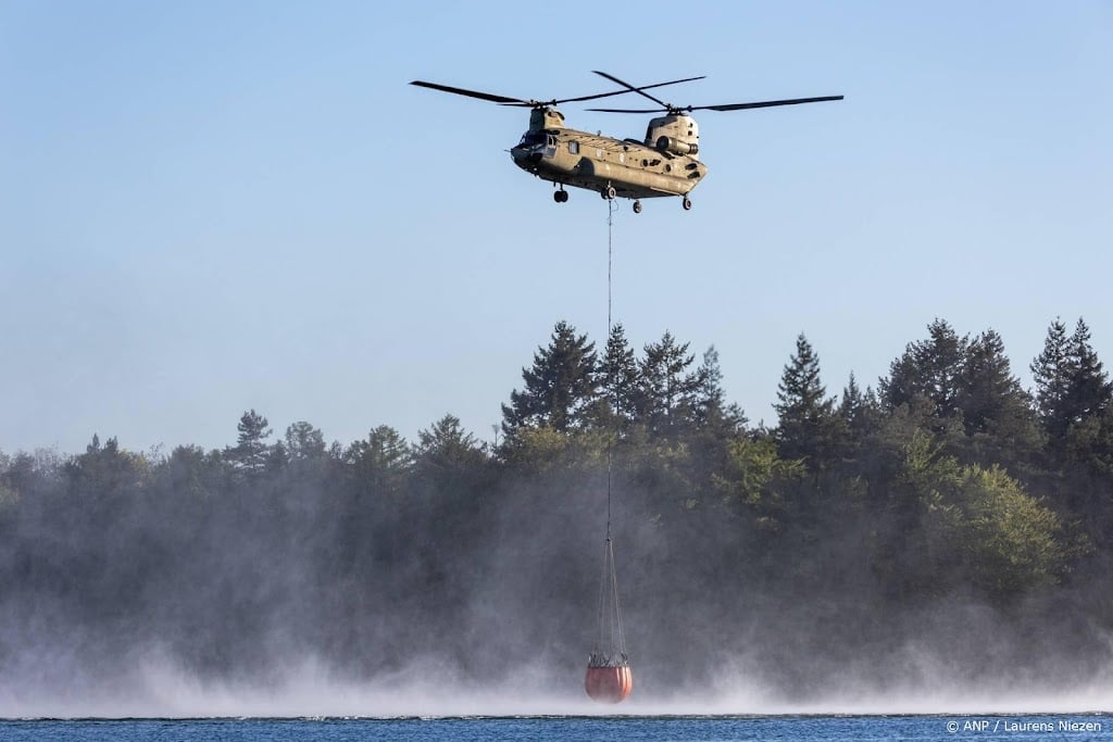 Brandweer verwacht dat brand bij 't Harde niet verder uitbreidt