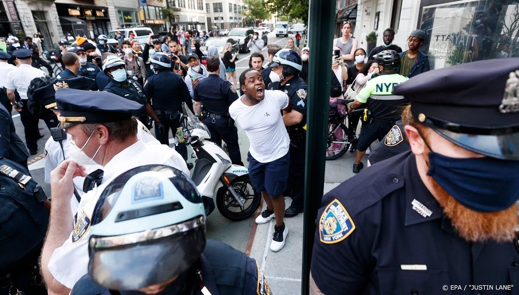Politie grijpt in bij protesten tegen politiegeweld Minneapolis