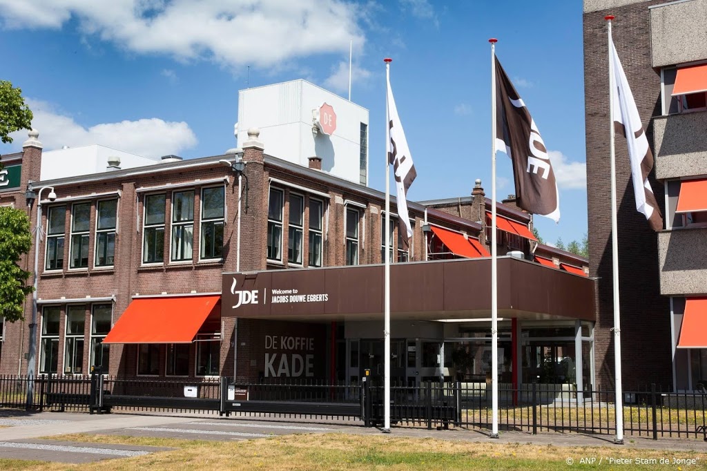 Douwe Egberts-moeder maakt entree op Damrak met koerssprong