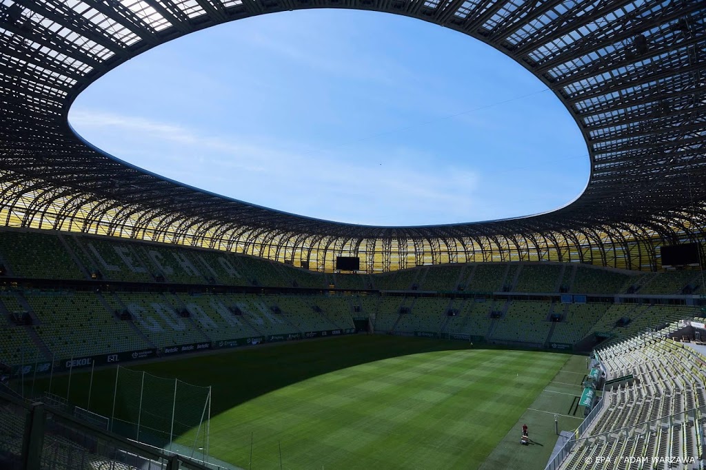 Polen gaat voetbalstadions beperkt openen voor publiek