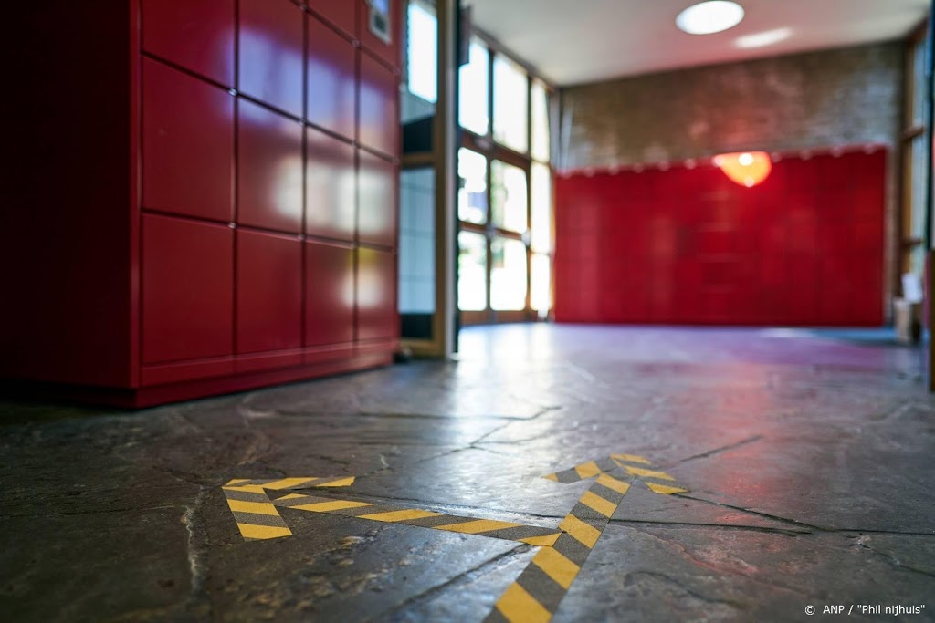 'Middelbare scholieren gemiddeld een kwart van de tijd op school'