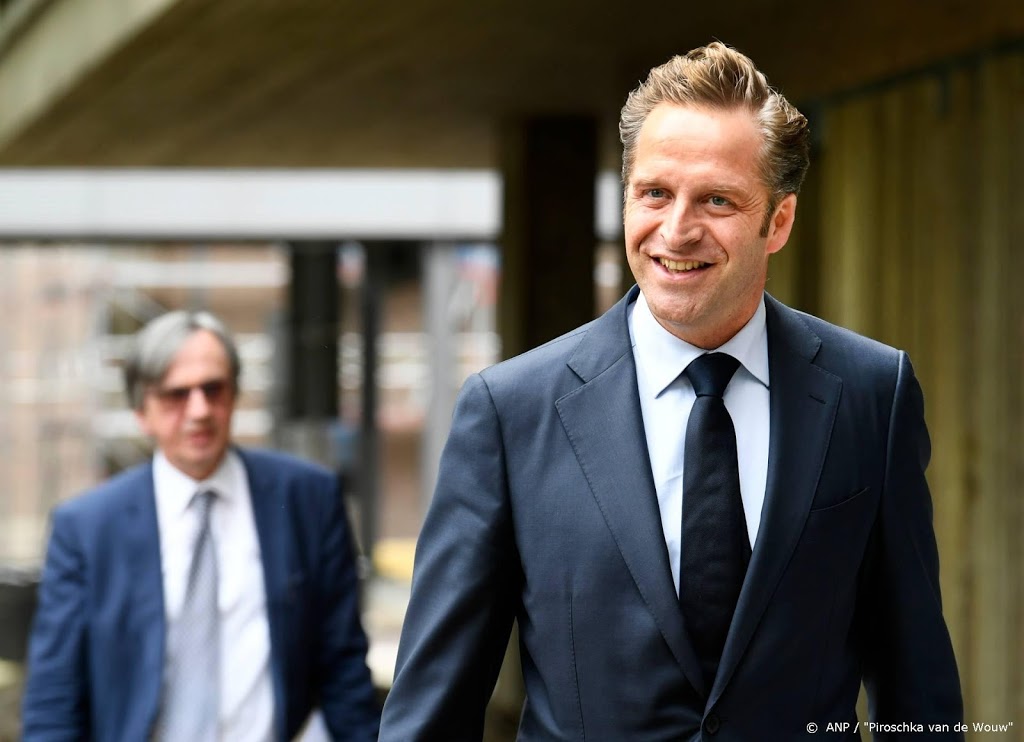 De Jonge: GGD'en testen personeel van alle slachthuizen op corona