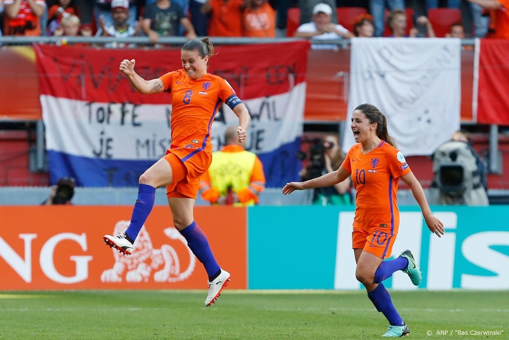 Eindtoernooien vrouwenvoetbal mogen niet achter betaalslot