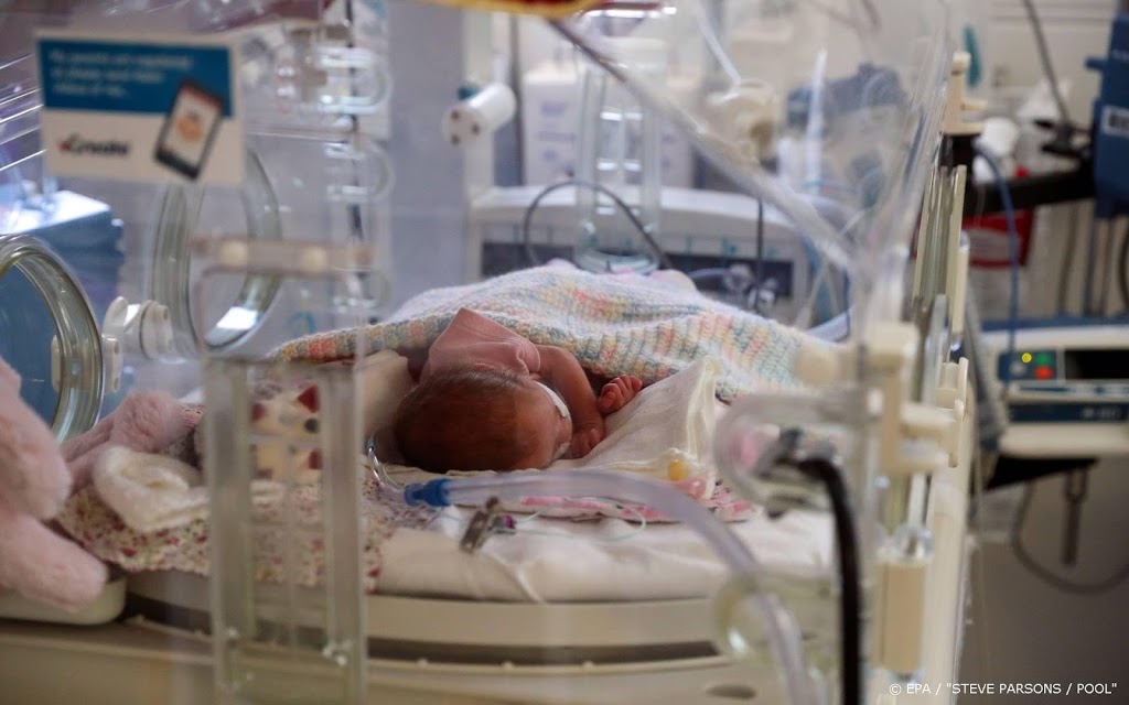 Zwitserland meldt eerste overlijden baby door corona