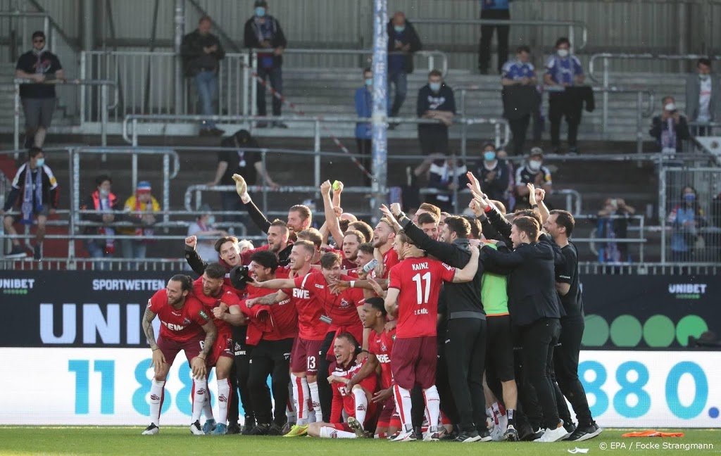 FC Köln ontsnapt aan degradatie na ruime zege bij Holstein Kiel