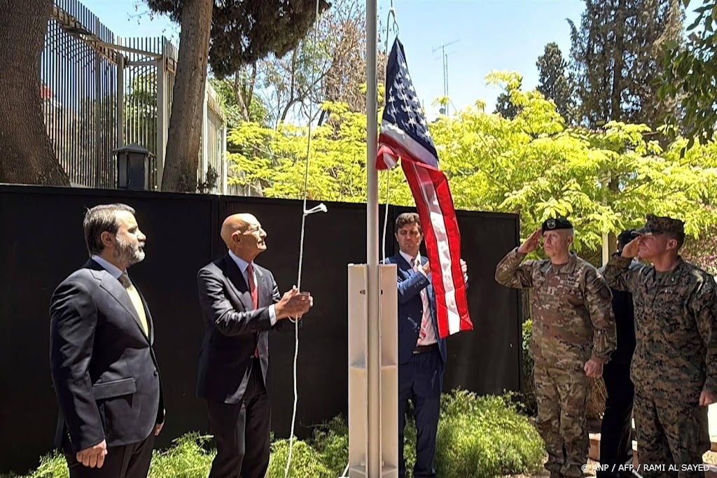 Amerikaanse ambassadeur hijst vlag bij residentie in Damascus 