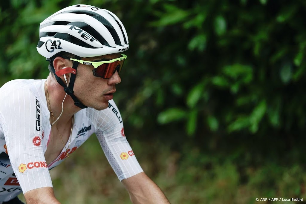 Na Roglic stapt ook Ayuso af in Giro d'Italia