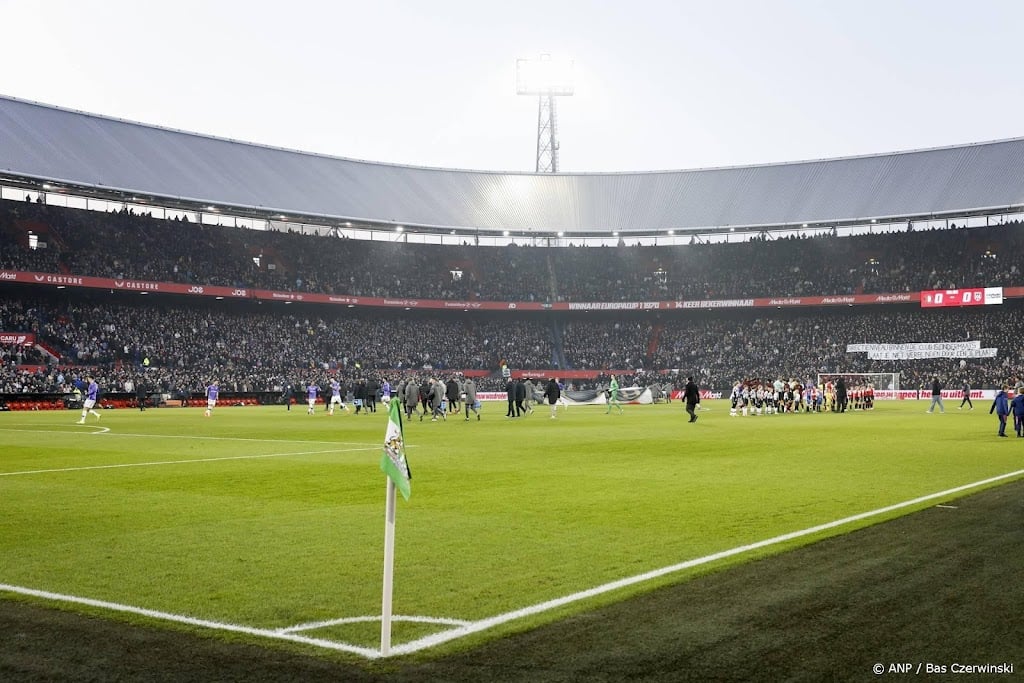 Grasmat De Kuip volgens aanvoerders Eredivisie niet meer de beste