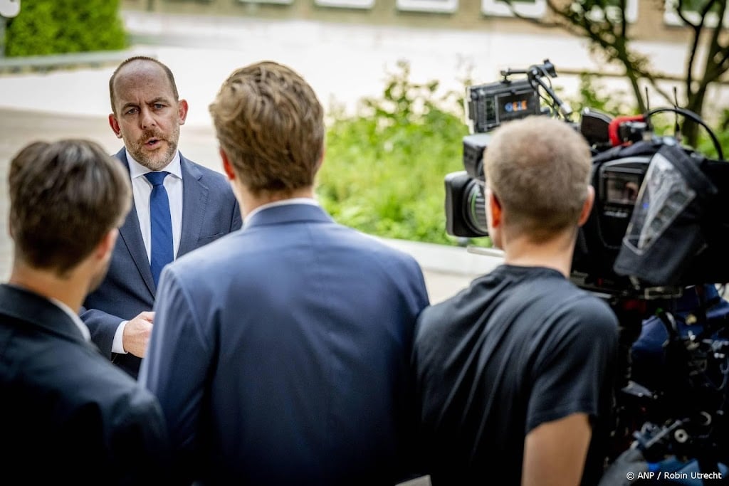 'Vliegend team' rond asiel is opgestart, zegt Van den Brink