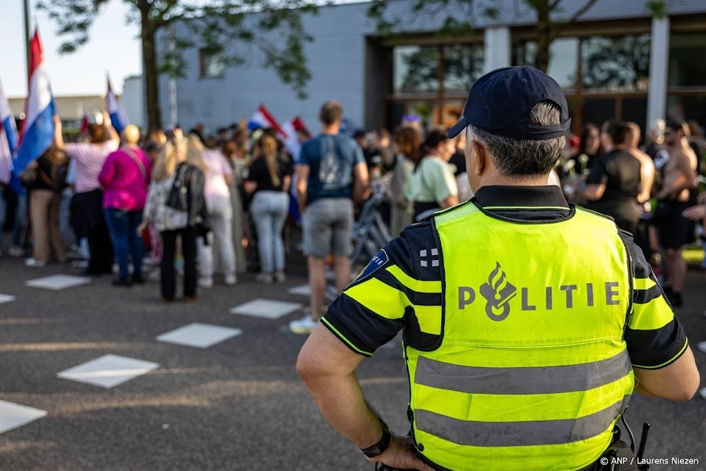 Twee aanhoudingen in Uithoorn bij demonstraties rond komst azc