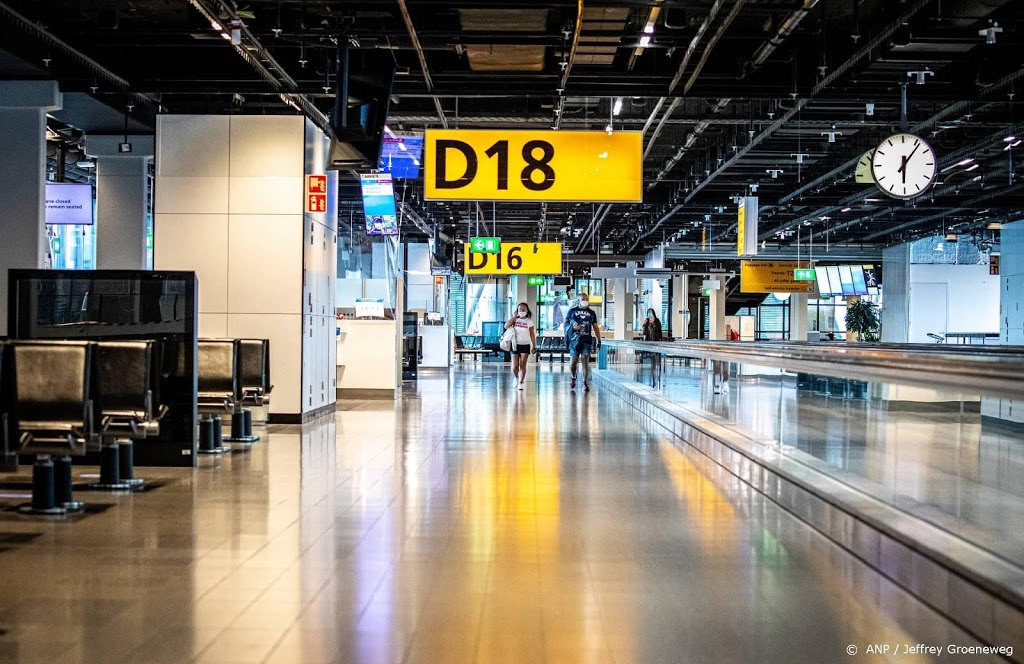 Rekenkamer: vliegpassagier dolf onderspit in coronacrisis