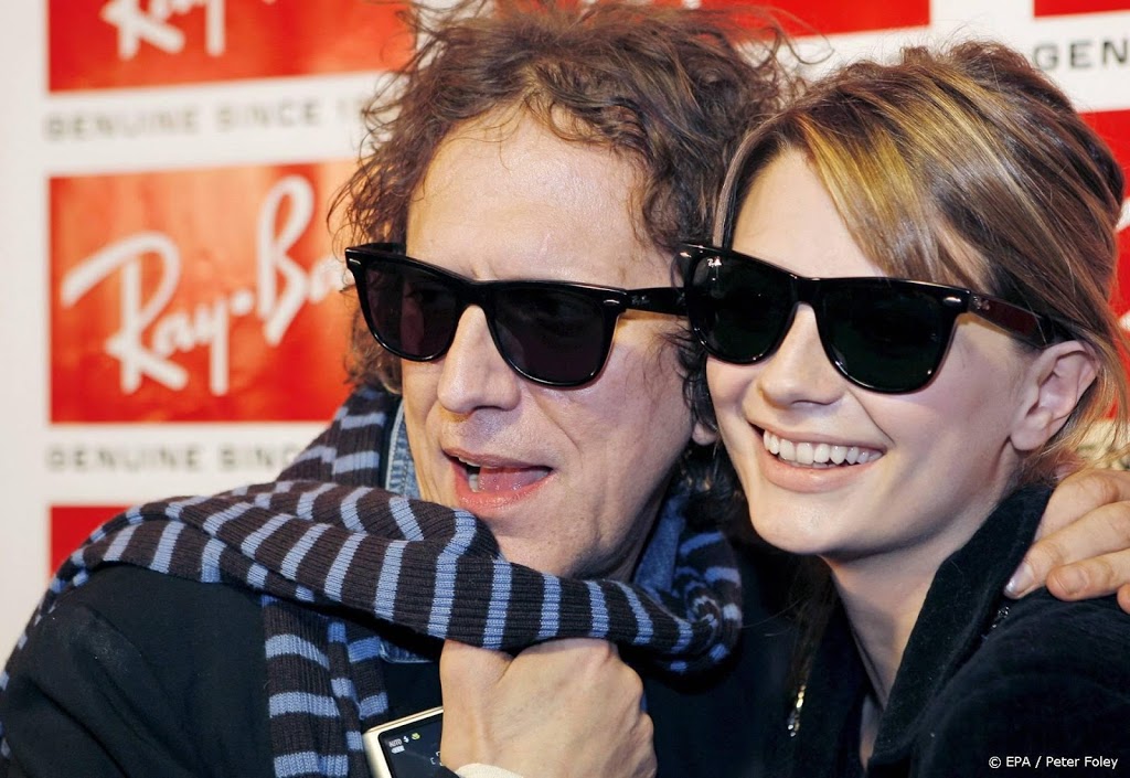 Concern achter Ray-Ban zet overname moederbedrijf Pearle door