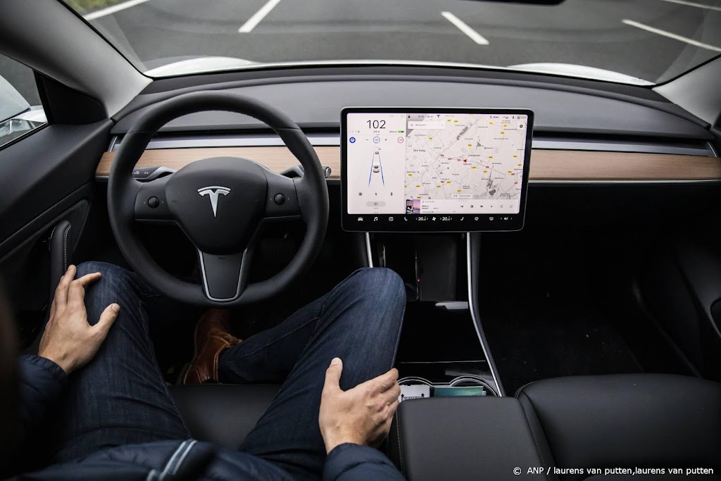 Tesla ontslaat 200 mensen van Autopilot-team
