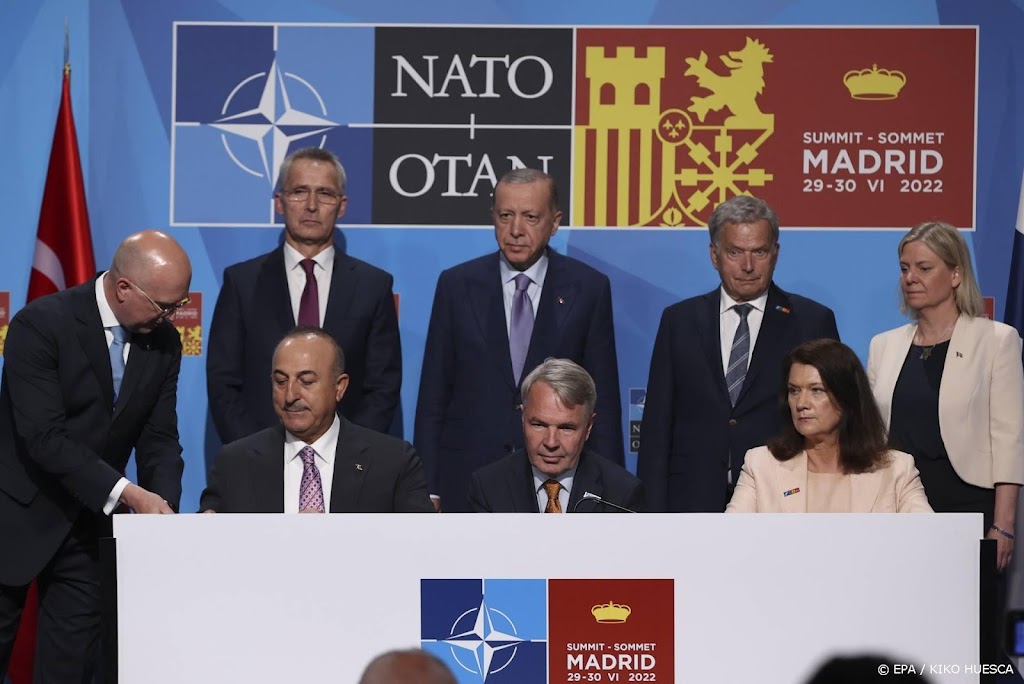 NAVO nodigt Zweden en Finland officieel uit toe te treden