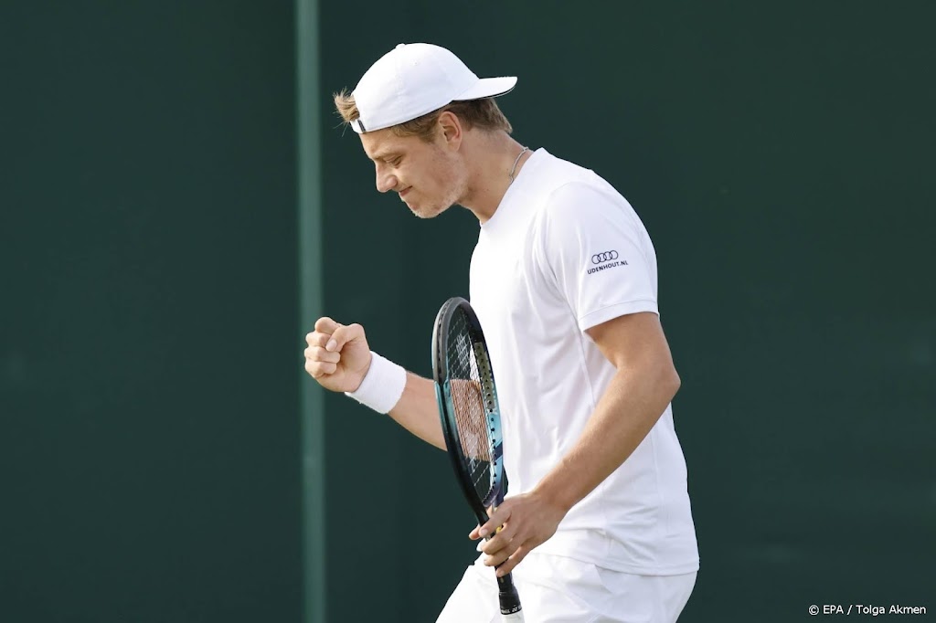 Van Rijthoven bij debuut naar derde ronde op Wimbledon