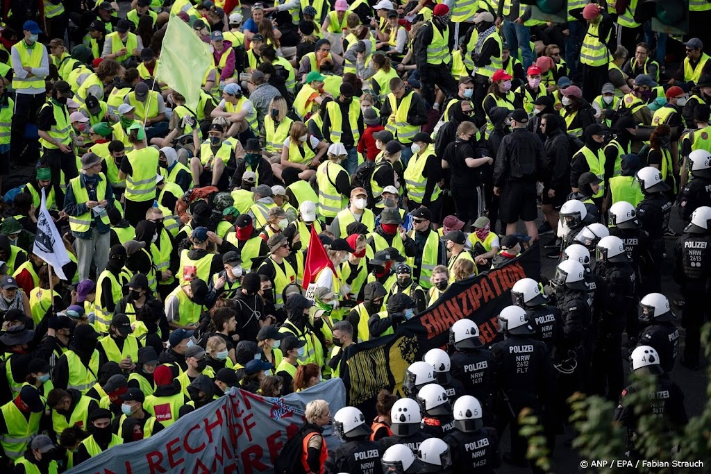 Politie en demonstranten slaags bij AfD-conferentie in Essen