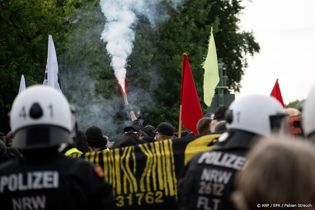 70.000 demonstranten bij herverkiezing covoorzitters AfD