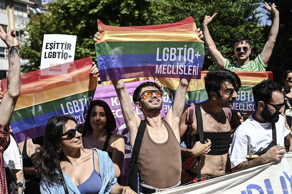 Tientallen arrestaties bij verboden pride Istanbul