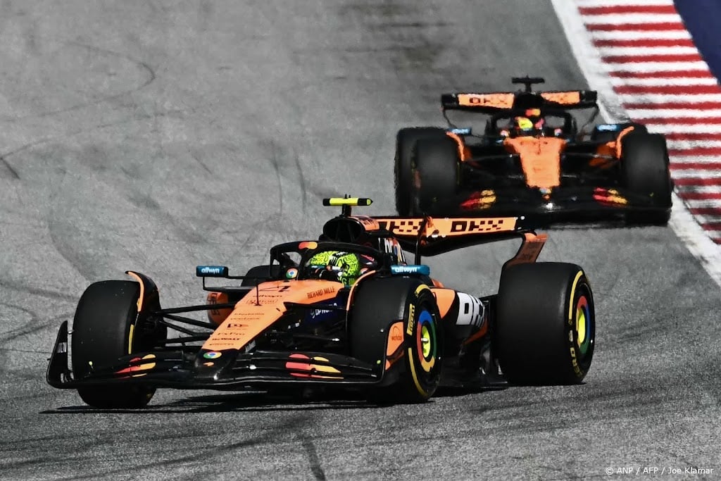 Norris wint GP van Oostenrijk voor Piastri, Verstappen valt uit