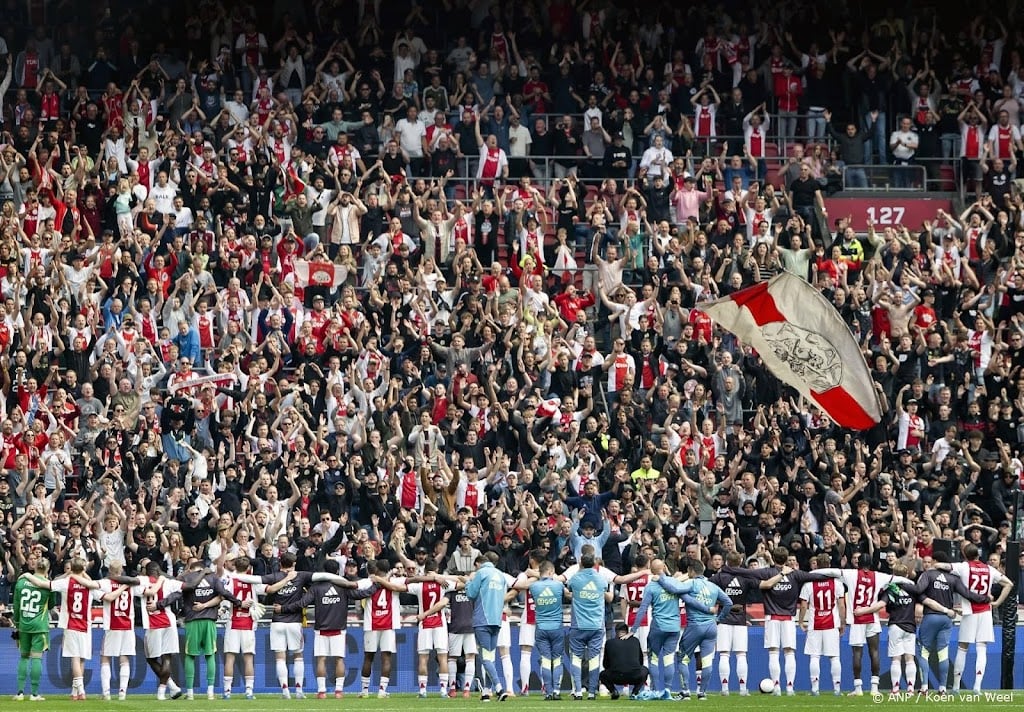 Ajax nog steeds meest waardevolle voetbalclub van Nederland