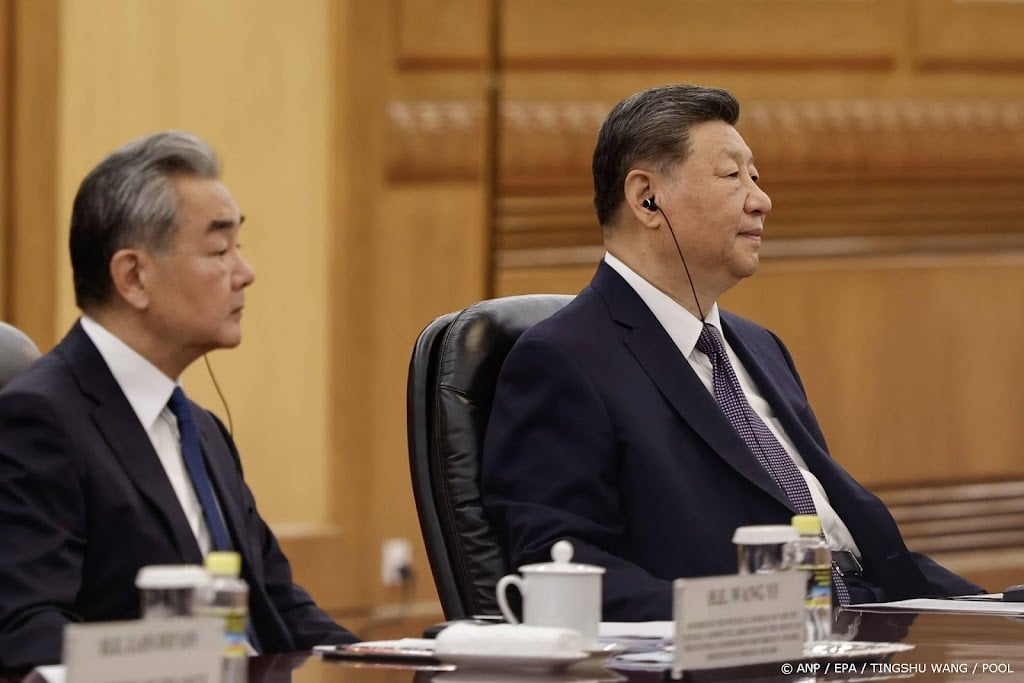 Chinese president Xi Jinping ontmoet Loekasjenko in Beijing