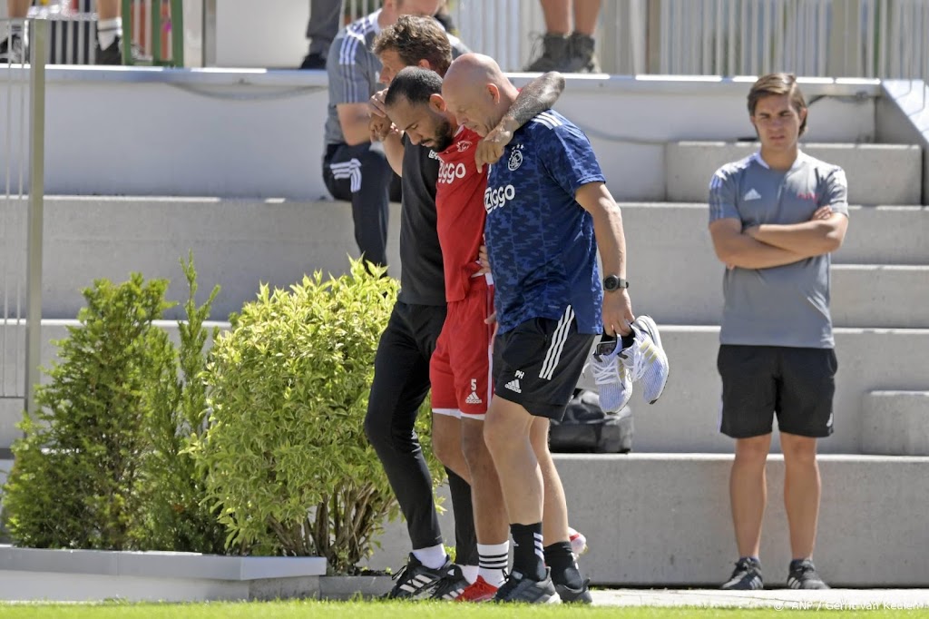 Verdediger Klaiber verlaat trainingskamp Ajax met knieblessure